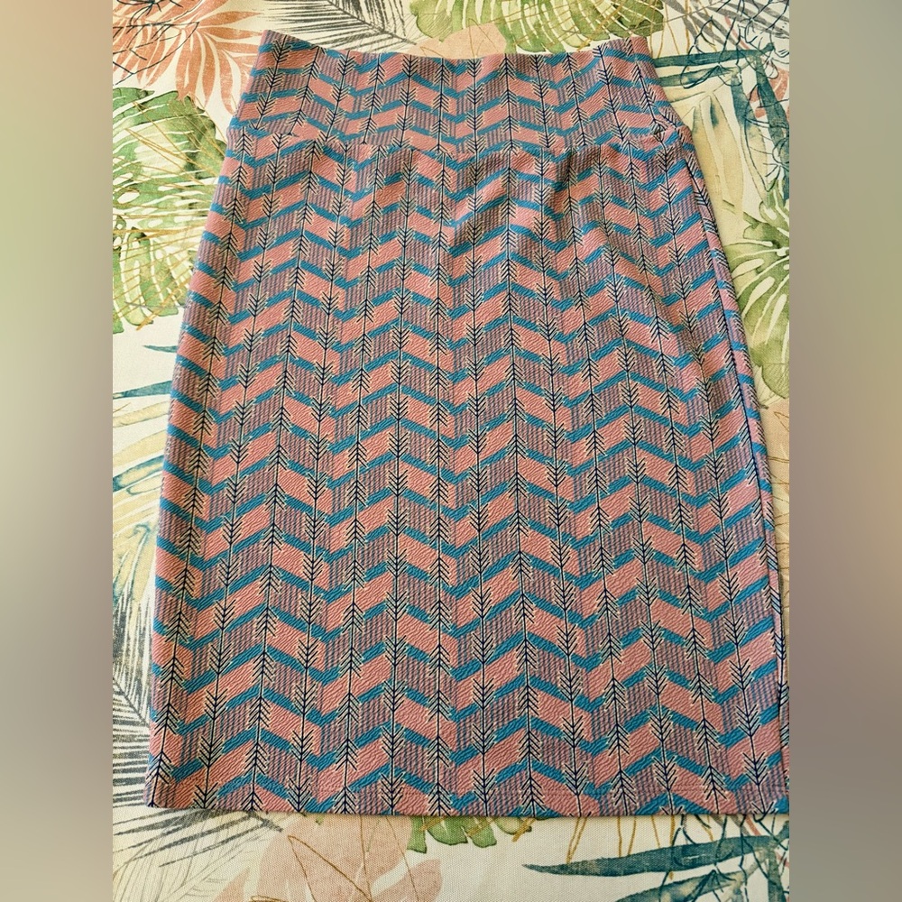 Cassie LuLaRoe Chevron Patterned Pink and Blue pencil Skirt